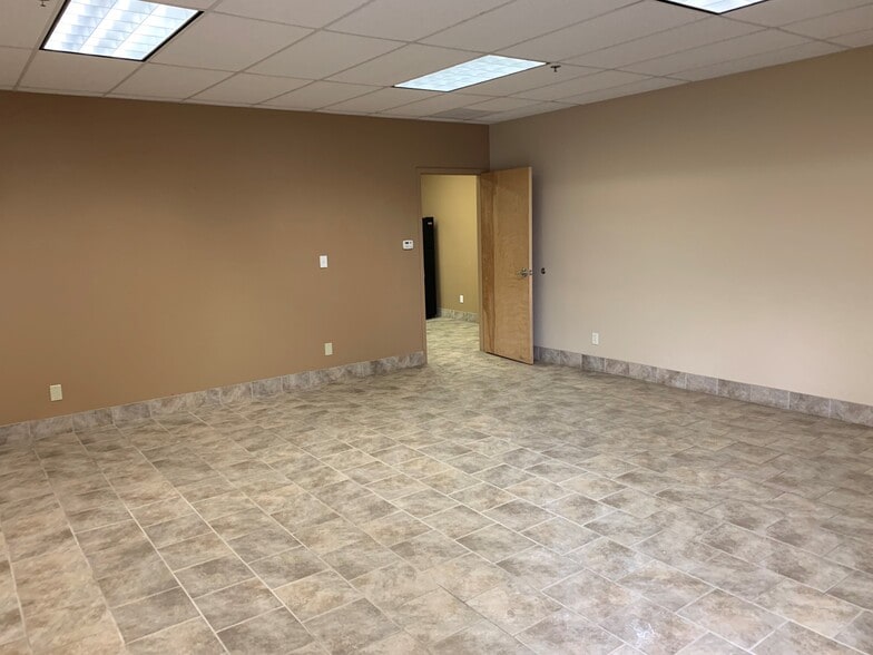 2200-2224 Sandridge Dr, Moraine, OH for lease - Interior Photo - Image 2 of 4