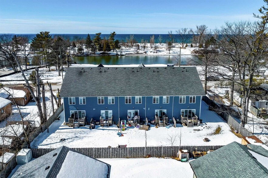 77-85 River Rd E, Wasaga Beach, ON à vendre - Photo du bâtiment - Image 1 de 1