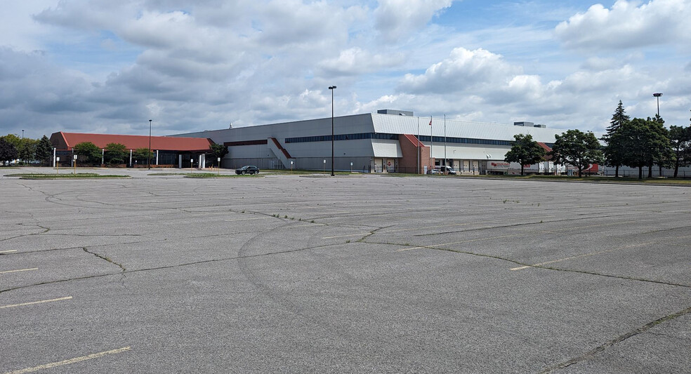 500 College St E, Belleville, ON for lease - Building Photo - Image 2 of 15