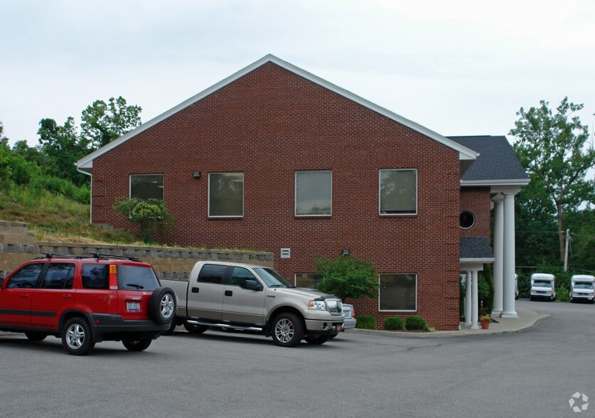 725 Alexandria Pike, Fort Thomas, KY for lease - Building Photo - Image 3 of 4
