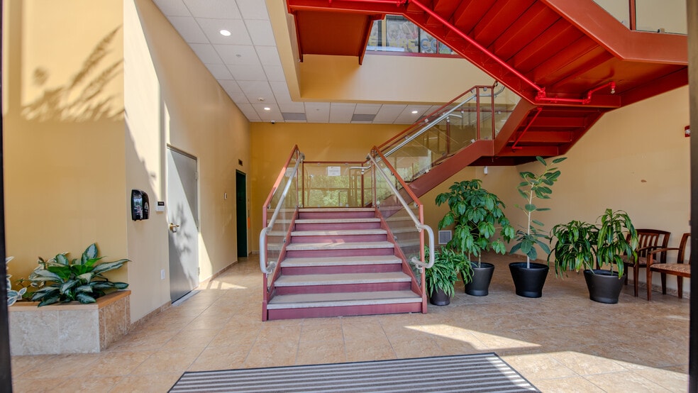 1020 Commerce Park Dr, Williamsport, PA à louer - Photo du bâtiment - Image 3 de 19