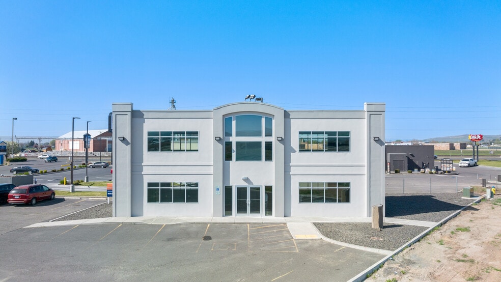 2576 Yakima Valley Hwy, Sunnyside, WA for lease - Building Photo - Image 1 of 21