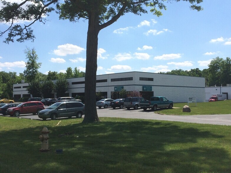 9300 Airport Dr, Fort Wayne, IN à louer - Photo du bâtiment - Image 2 de 7
