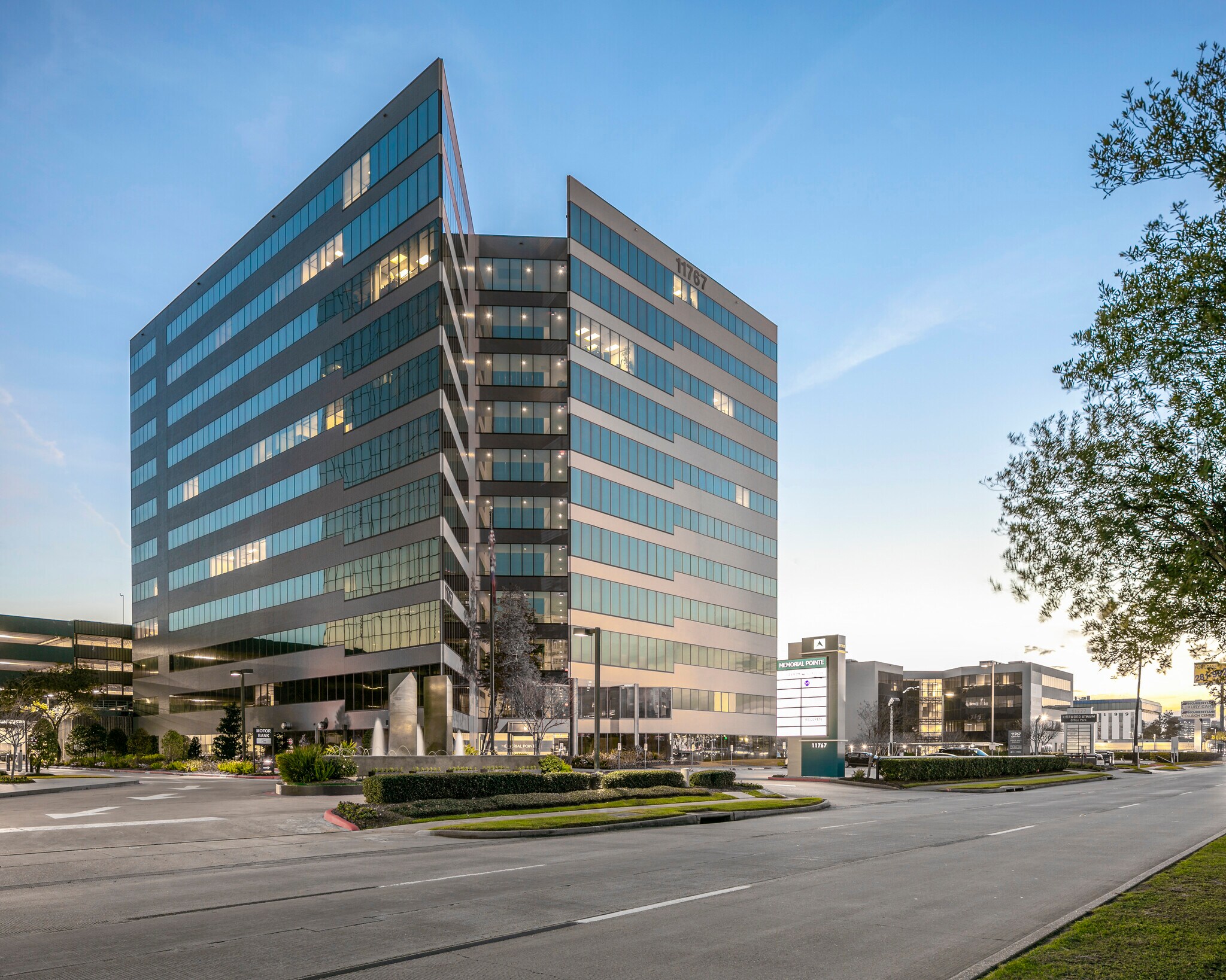 11767 Katy Fwy, Houston, TX à louer Photo du bâtiment- Image 1 de 17