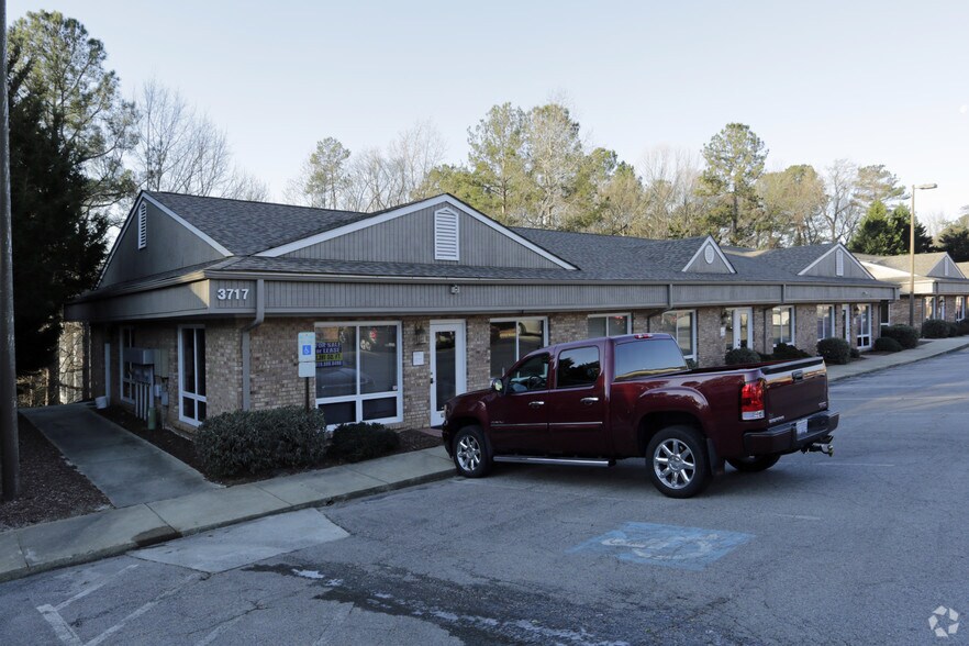 3717 University Dr, Durham, NC à louer - Photo du bâtiment - Image 2 de 37