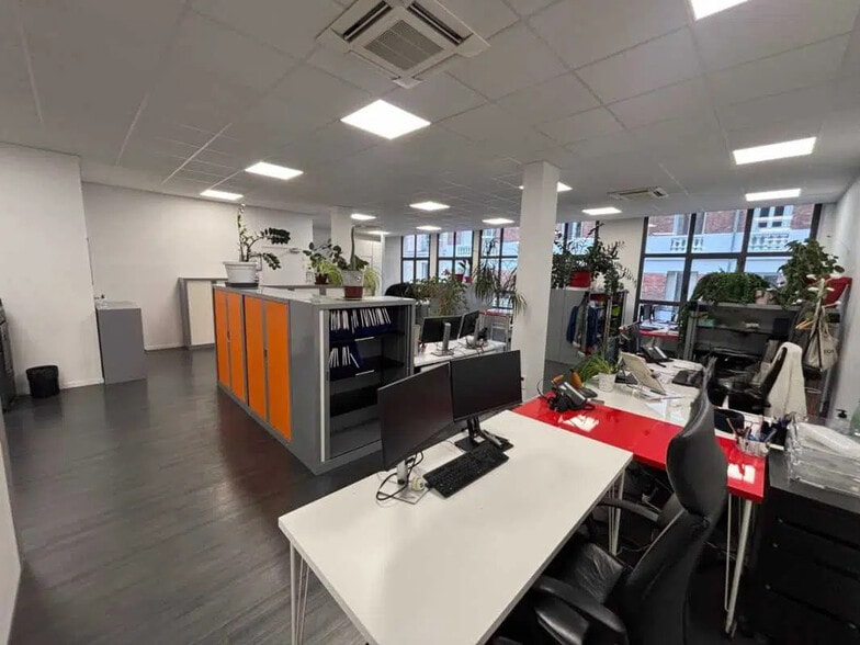 Office in Saint-Denis for lease - Interior Photo - Image 2 of 8