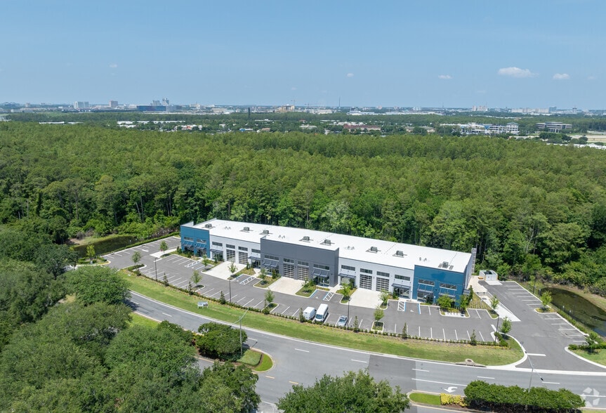 8340 Southpark Cir, Orlando, FL for lease - Building Photo - Image 3 of 21