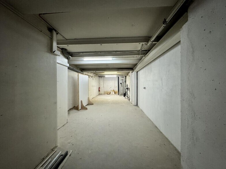 Flex in Montreuil for sale - Building Photo - Image 2 of 17