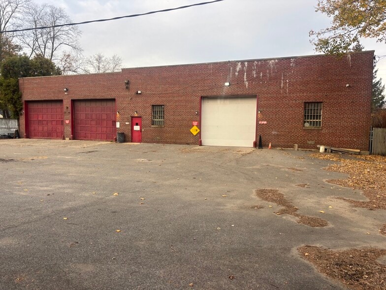 249 Broadway, Amityville, NY for sale - Building Photo - Image 2 of 5