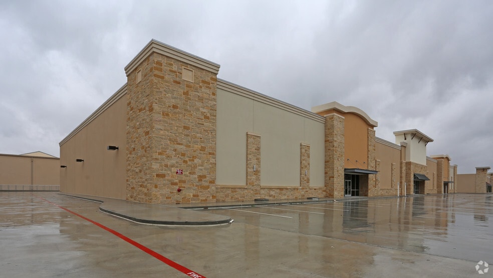24984 Katy Fwy, Katy, TX for lease - Primary Photo - Image 1 of 2
