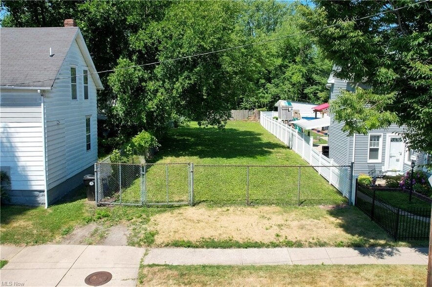 8110 Lake Ave, Cleveland, OH for lease - Building Photo - Image 3 of 34