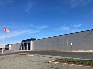 Plus de détails pour 701-755 S West End Blvd, Quakertown, PA - Local d'activités, Industriel à louer