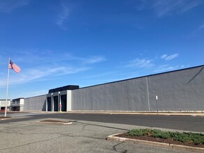 701-755 S West End Blvd, Quakertown, PA for lease Building Photo- Image 1 of 7