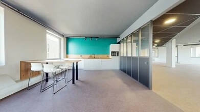 Office in Villeurbanne for lease Interior Photo- Image 2 of 5