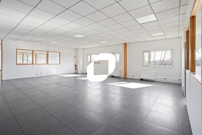9-11 Rue De L'Orme Saint-Germain, Champlan for lease - Interior Photo - Image 2 of 13