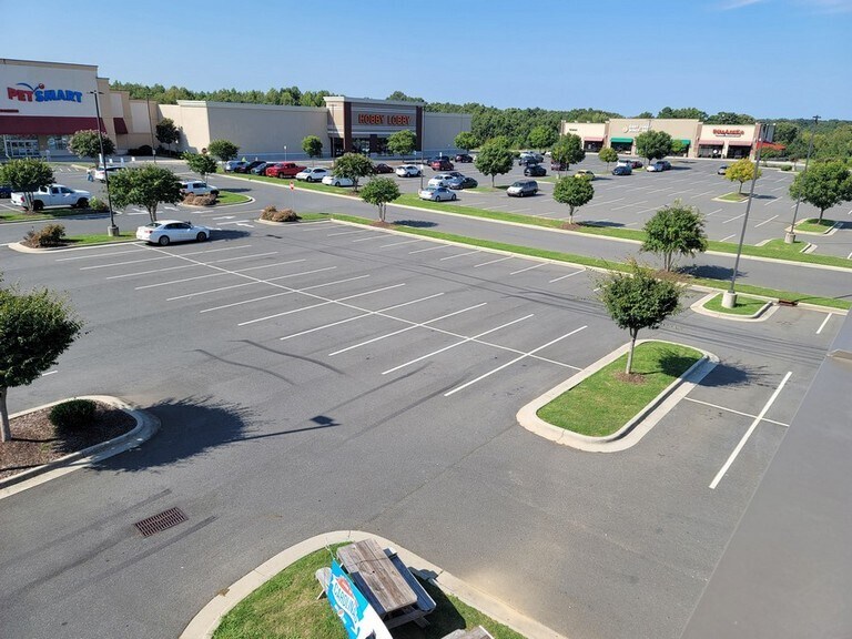 730 Leonard, Albemarle, NC à louer - Photo du bâtiment - Image 3 de 37