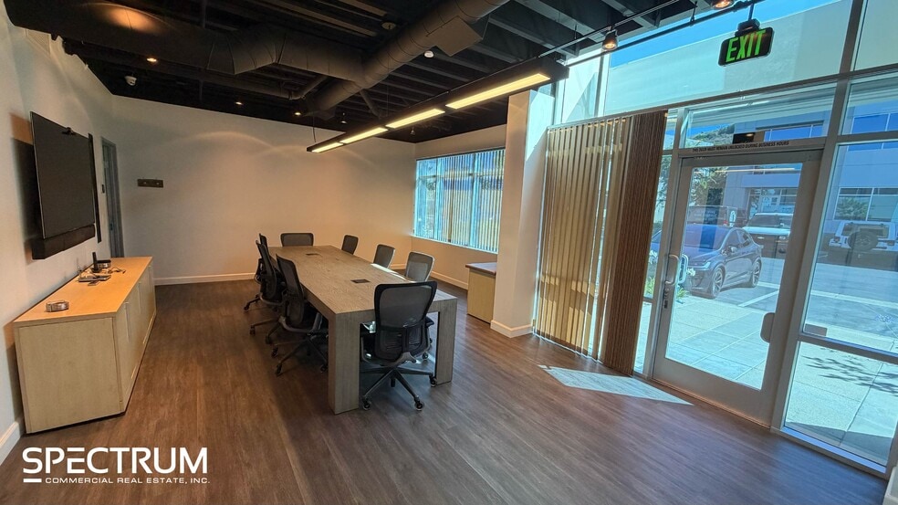 28486 Constellation Rd, Valencia, CA for lease - Building Photo - Image 3 of 18