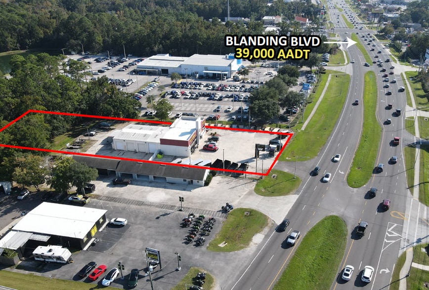 7739 Blanding Blvd, Jacksonville, FL à louer - Photo du bâtiment - Image 2 de 6
