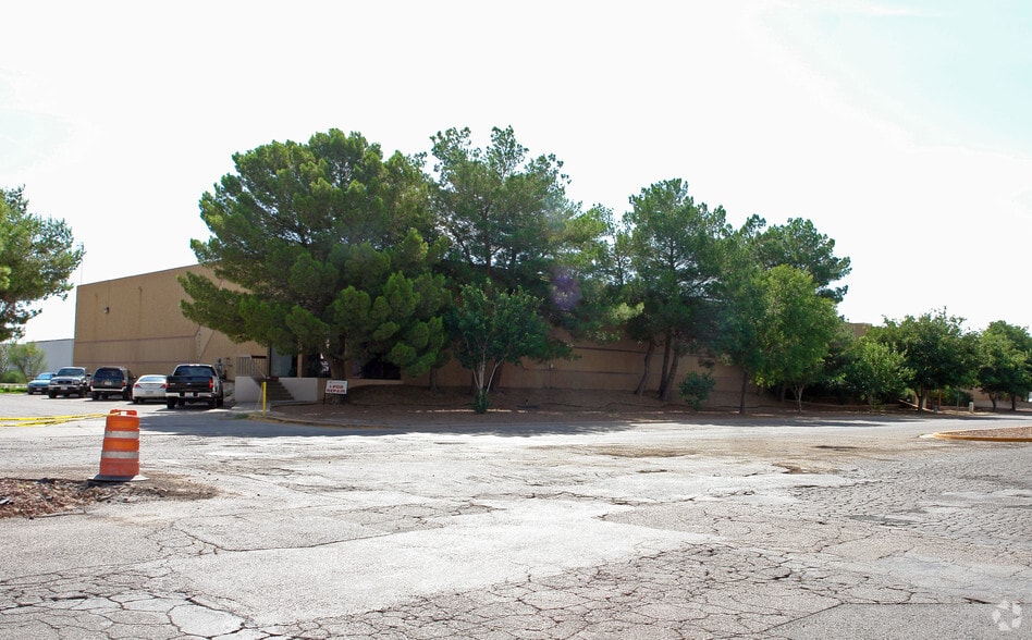 9570 Pan American Dr, El Paso, TX for lease - Primary Photo - Image 1 of 11