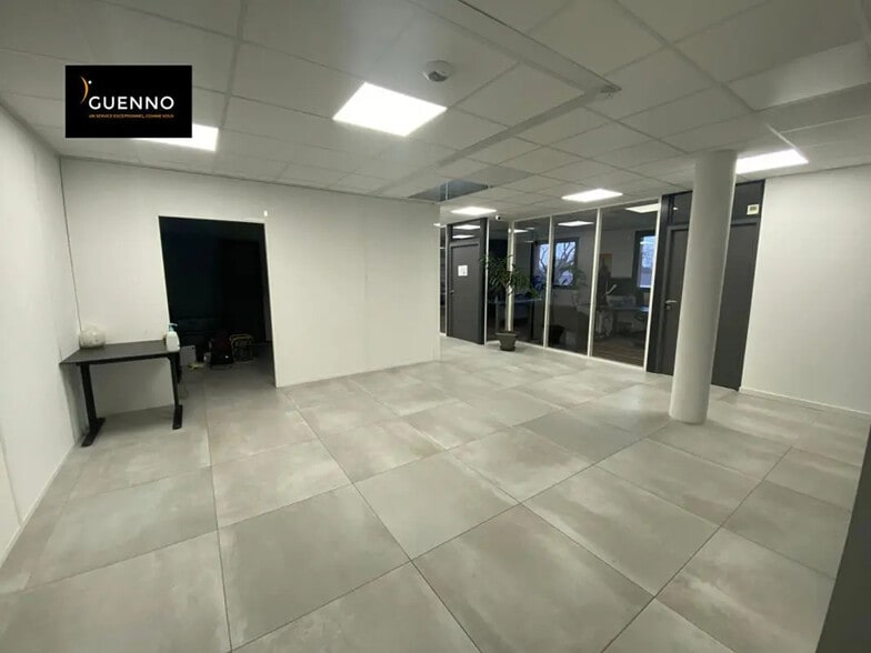 Bureau dans Vern-sur-Seiche à louer - Photo intérieure - Image 3 de 3