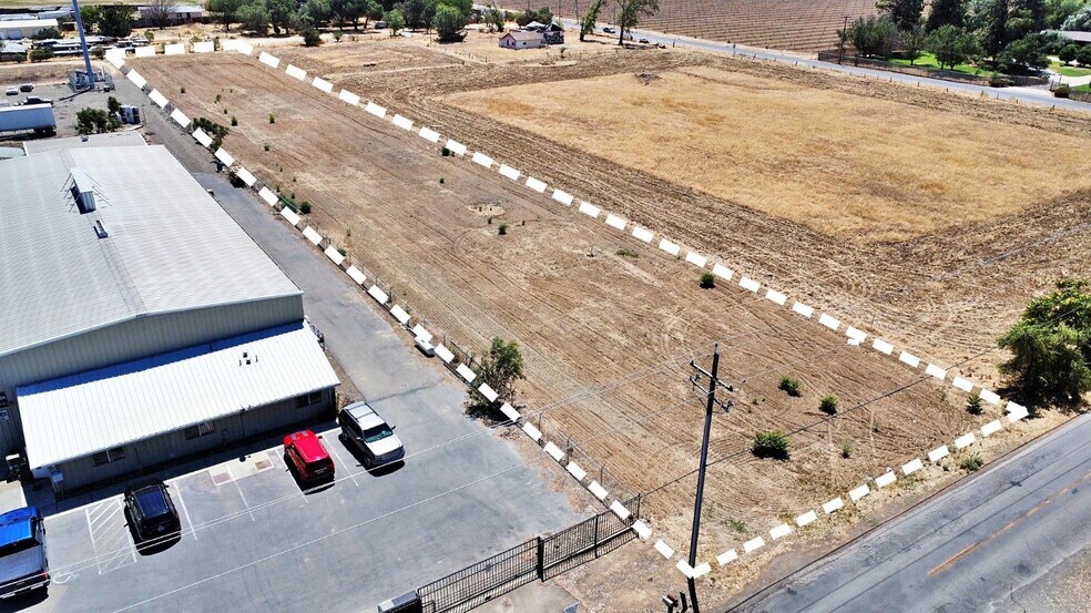 446 Tyler Rd, Merced, CA à vendre - Photo du bâtiment - Image 3 de 9