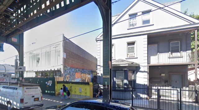 104-09 Roosevelt Ave, Corona, NY à louer - Photo du bâtiment - Image 2 de 3