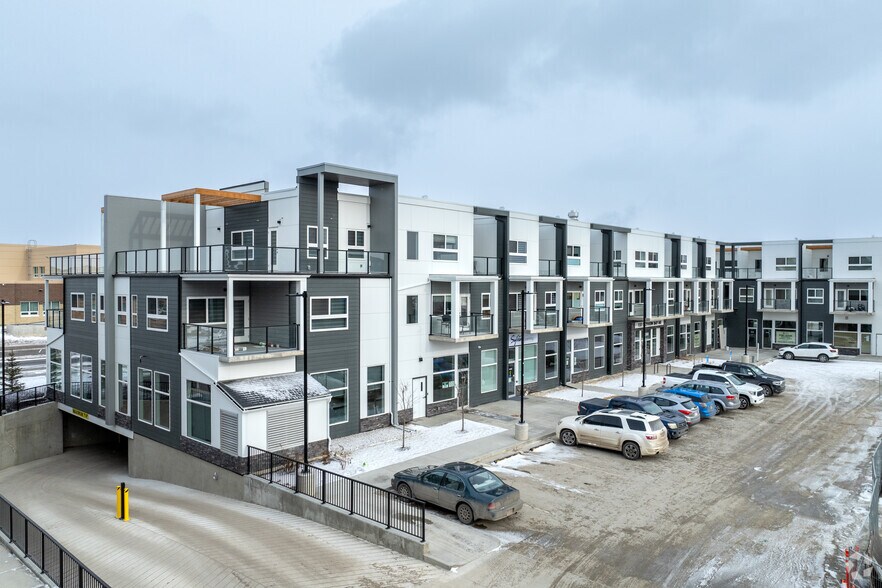 151-181 Skyview Bay NE, Calgary, AB for lease - Primary Photo - Image 1 of 4