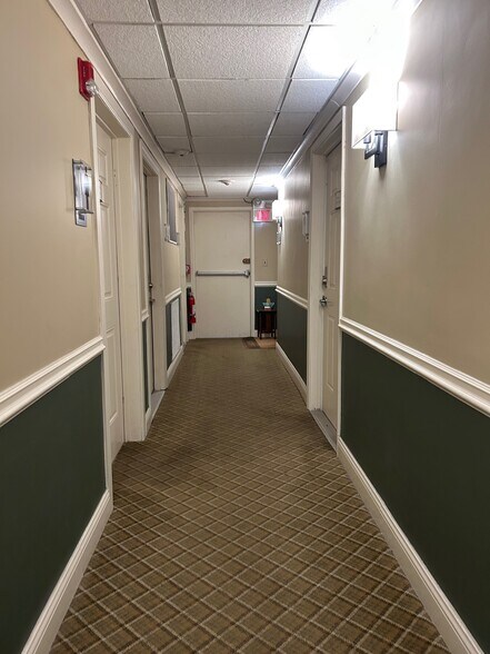 715-725 Elm St, Winnetka, IL à louer - Photo du bâtiment - Image 3 de 8
