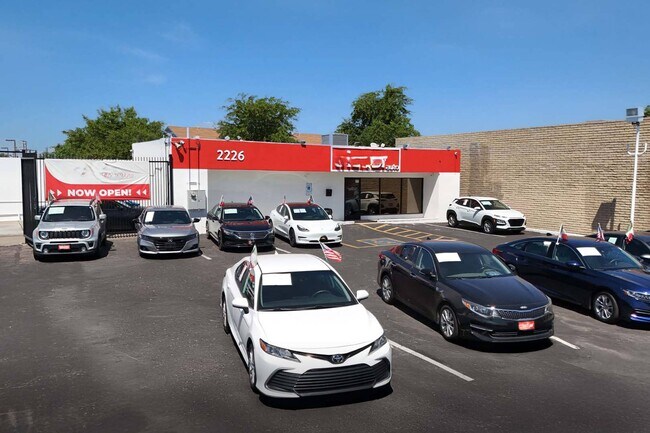 More details for 2226 W Camelback Rd, Phoenix, AZ - Retail for Lease