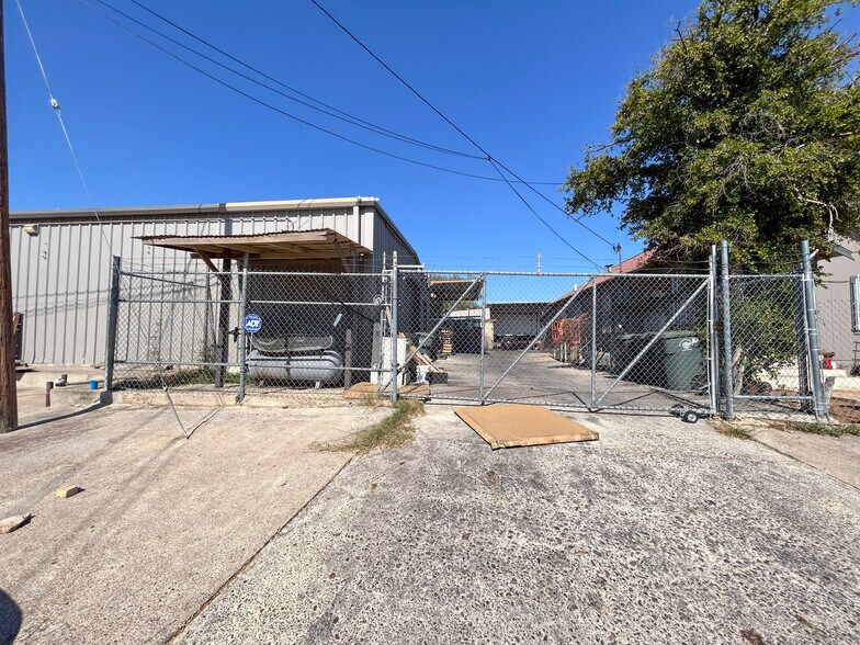 1401 Guatemozin St, Laredo, TX à vendre - Photo du bâtiment - Image 3 de 27