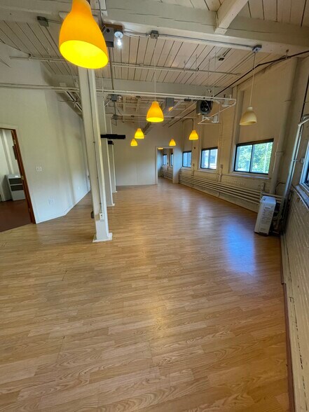 15 N Washington St, Plainville, CT à vendre - Photo du bâtiment - Image 2 de 13