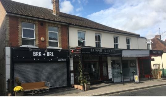 Former Builders Merchants portfolio of 2 properties for sale on LoopNet.ca - Primary Photo - Image 2 of 2