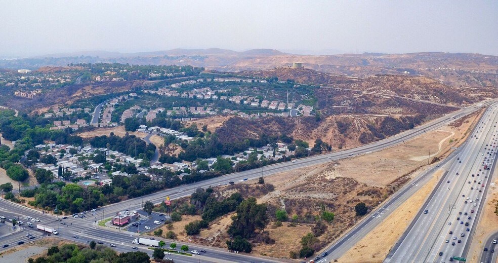 23568 Sierra Hwy, Santa Clarita, CA à vendre - Aérien - Image 3 de 4