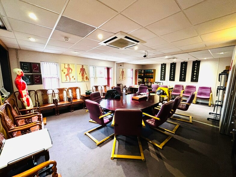 430 Archway Rd, London for lease - Building Photo - Image 2 of 6