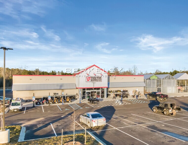 183 General Puller Hwy, Saluda, VA à vendre - Photo du bâtiment - Image 3 de 12