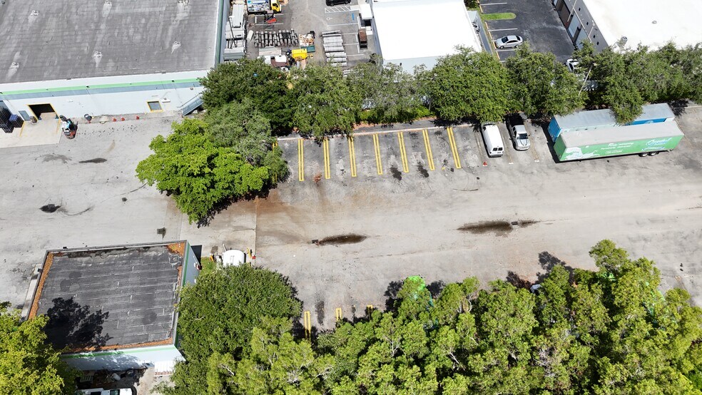 2779 NW 112th Ave, Doral, FL à louer - Photo du bâtiment - Image 3 de 12