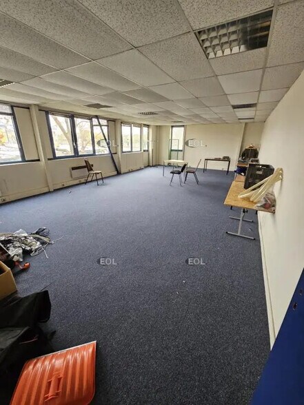 Flex in Fresnes for lease - Interior Photo - Image 2 of 7