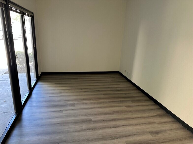 1420 N Claremont Blvd, Claremont, CA à louer - Photo intérieure - Image 2 de 9