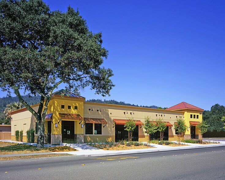 543 N Cloverdale Blvd, Cloverdale, CA à vendre - Photo du bâtiment - Image 2 de 5