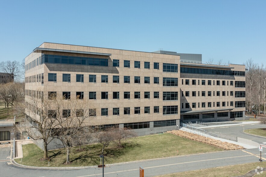 777 Scudders Mill Rd, Plainsboro, NJ à louer - Photo du bâtiment - Image 2 de 24