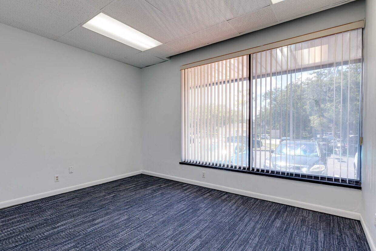 1301 Seminole Blvd, Largo, FL for lease Interior Photo- Image 1 of 4