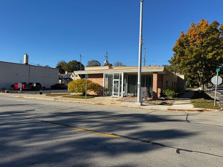 7100 W Center St, Milwaukee, WI à vendre - Photo du bâtiment - Image 3 de 23