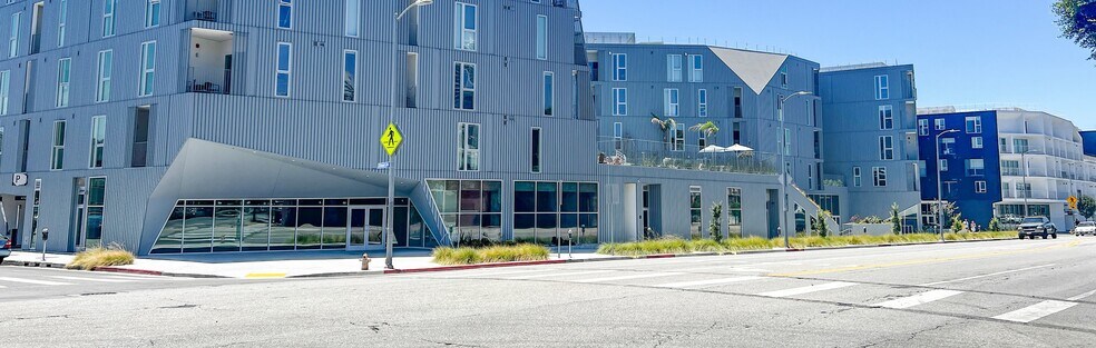 11776 Santa Monica Blvd, Los Angeles, CA à louer - Photo du bâtiment - Image 2 de 10
