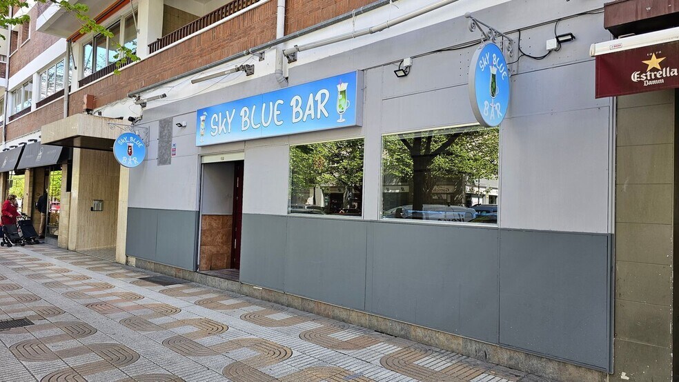 Retail in Pamplona for sale - Building Photo - Image 2 of 30