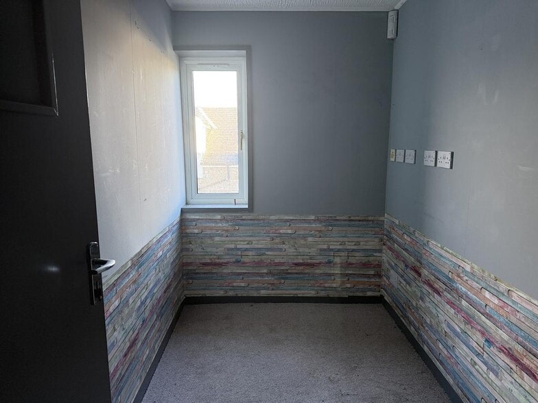 62 Muirs, Kinross for sale - Building Photo - Image 1 of 7