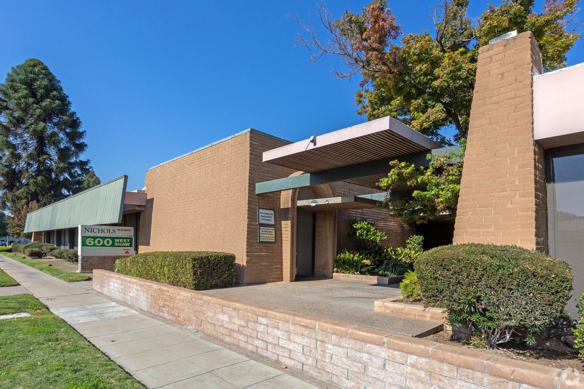 600 W Shaw Ave, Fresno, CA for lease Primary Photo- Image 1 of 4