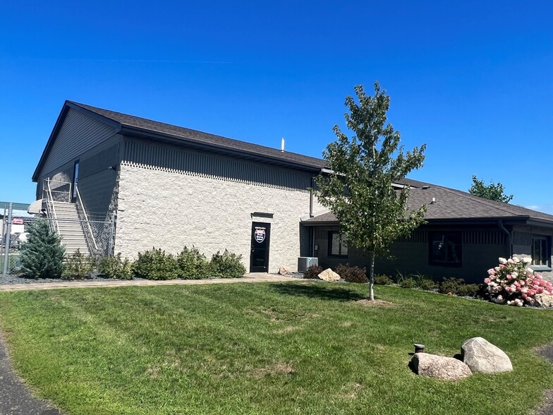 650 Brakke Dr, Hudson, WI à louer - Photo du bâtiment - Image 2 de 13