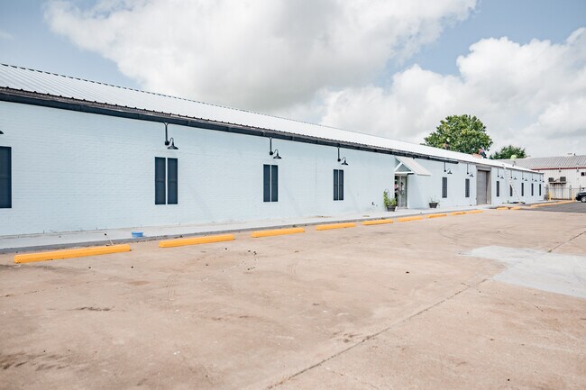 Plus de détails pour 2403 Washington St, Waller, TX - Industriel à louer