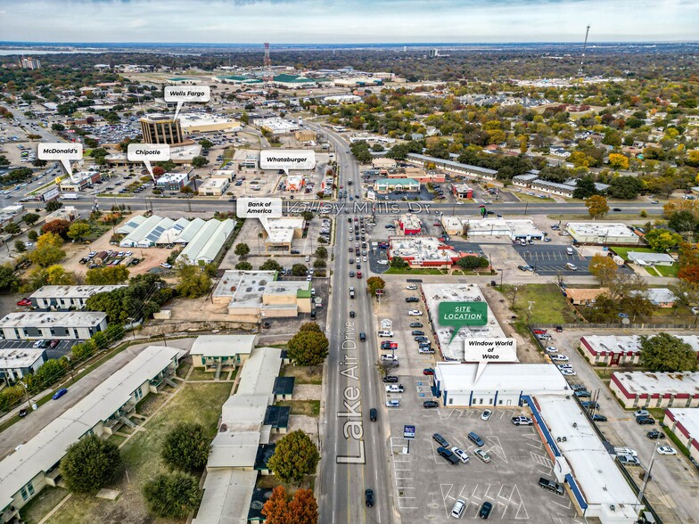 929-941 Lake Air Dr, Waco, TX à louer - Photo du bâtiment - Image 3 de 9