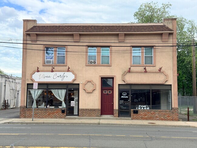 More details for 51-53 W Montauk Hwy, Lindenhurst, NY - Retail for Sale